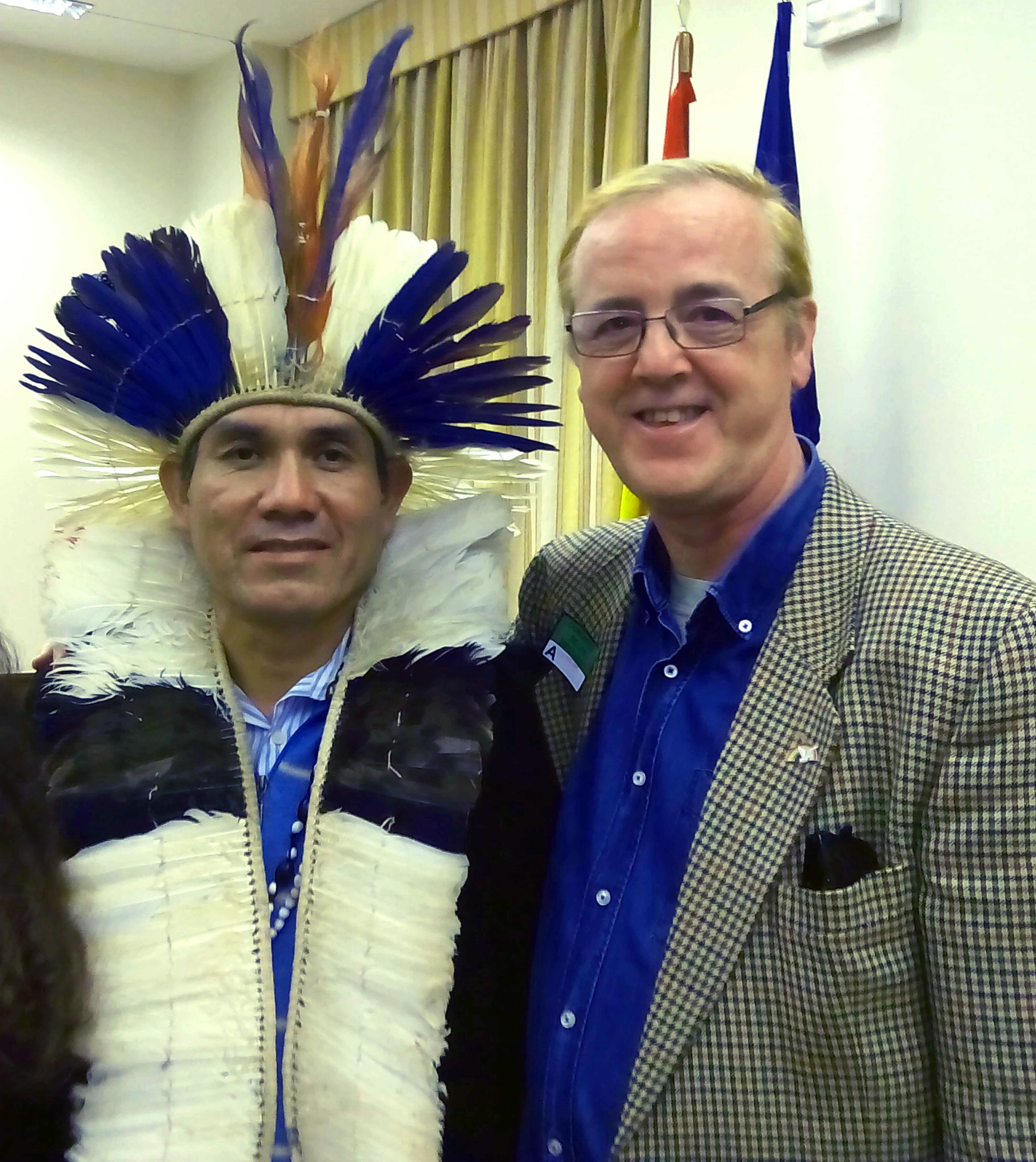 PEDRO CON LIDER INDIGENA.jpg